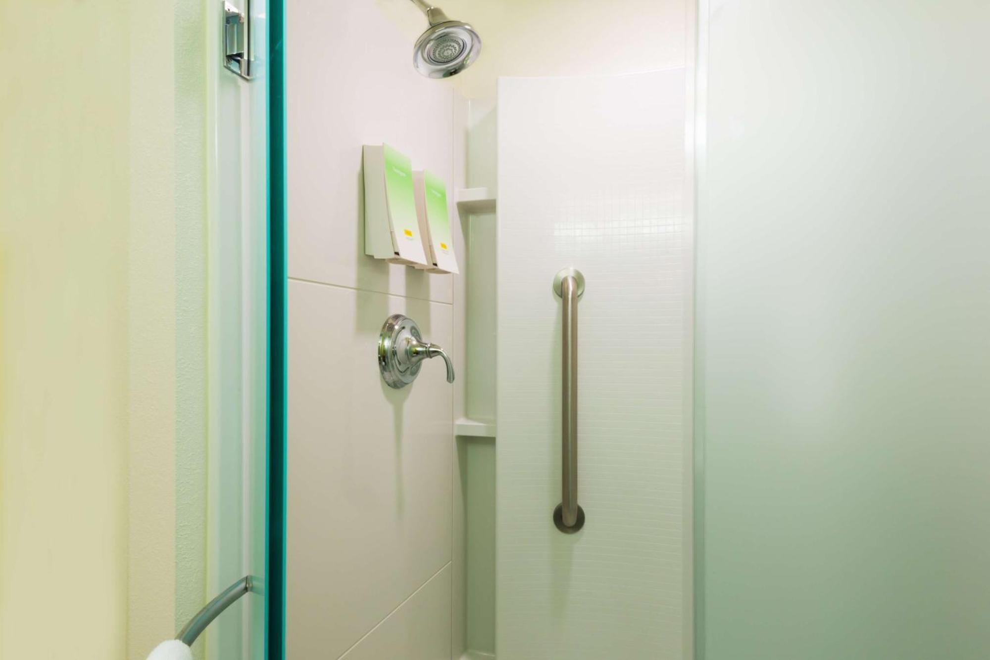 Hotel Home2 By Hilton Buffalo Airport/ Galleria Mall